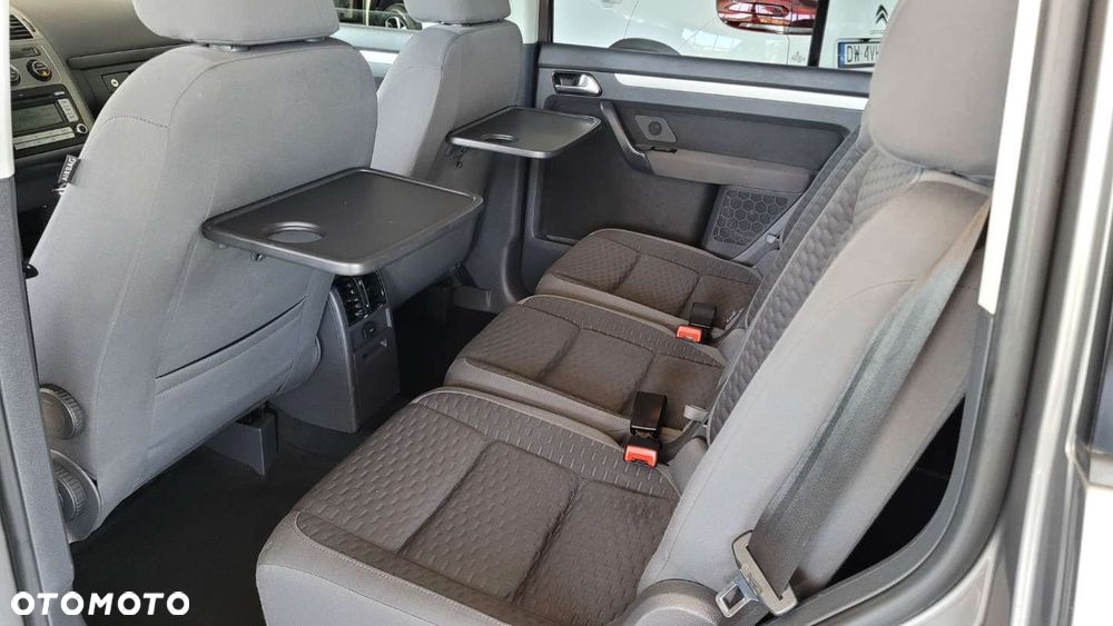 Volkswagen Touran - 22