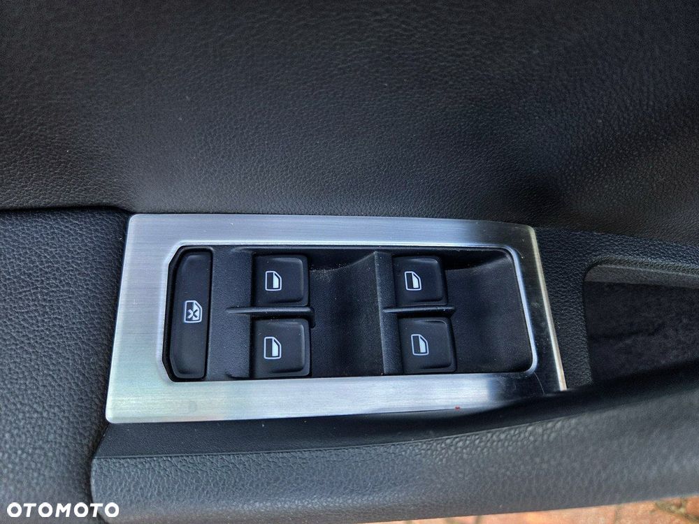 Skoda Octavia Combi 2.0 TDI DSG RS - 17