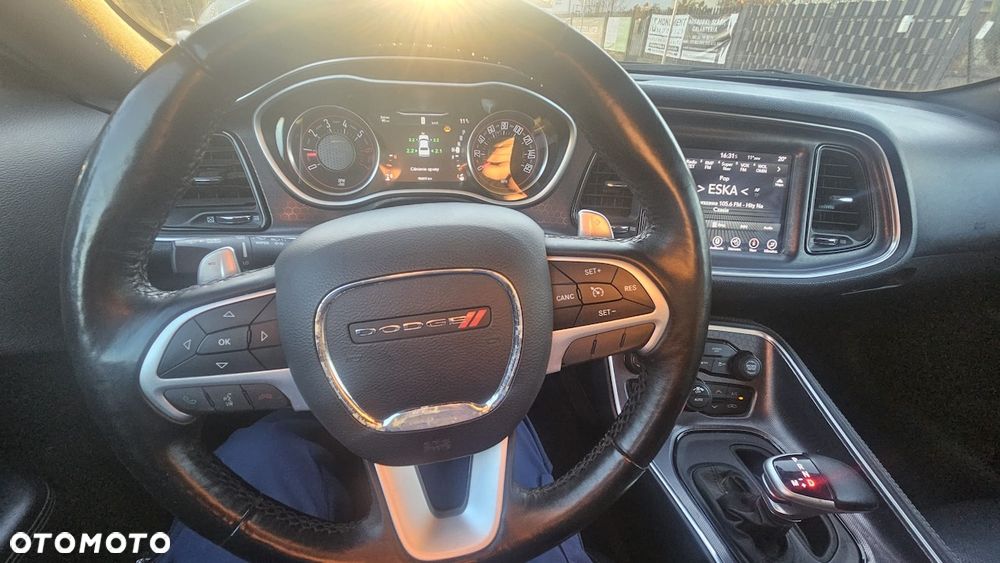 Dodge Challenger - 8