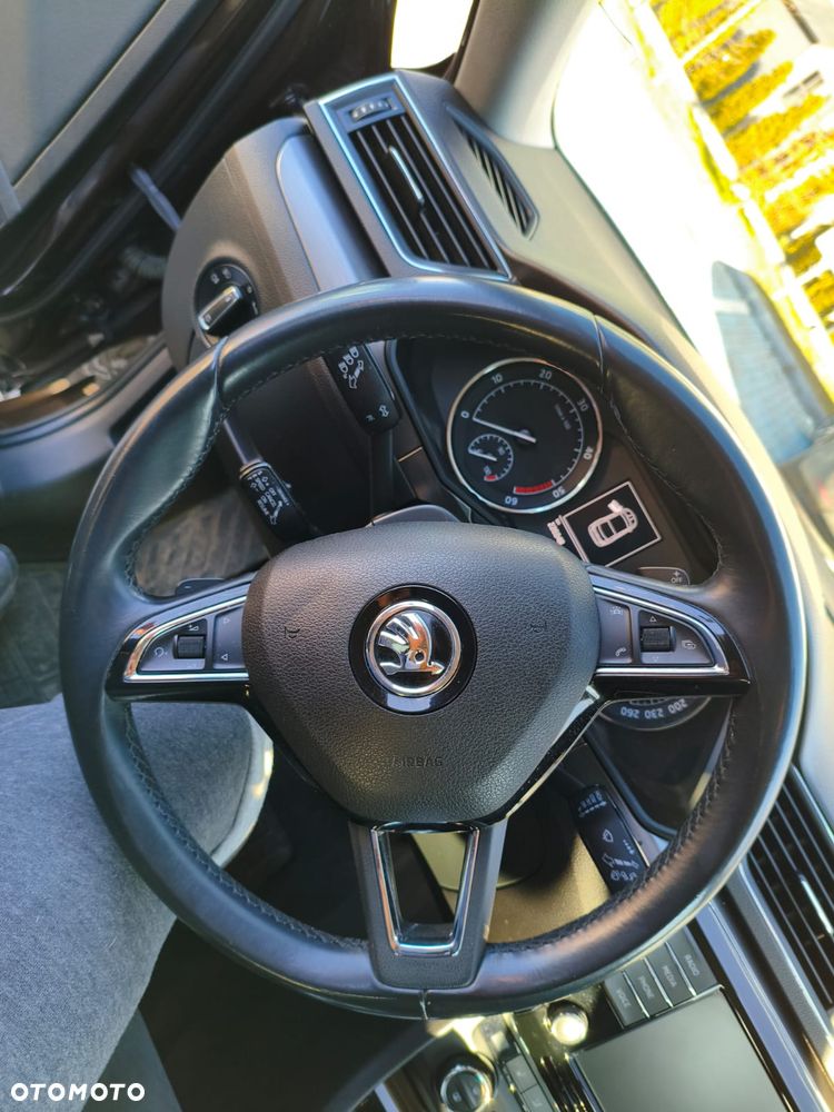 Skoda Superb 2.0 TDI Ambition DSG - 27