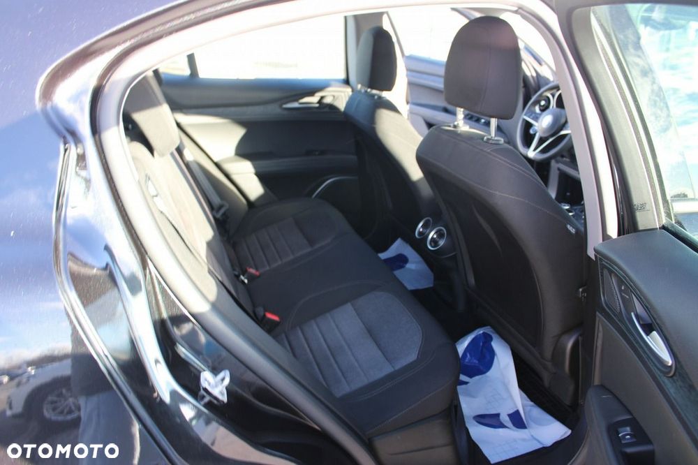 Alfa Romeo Stelvio - 30