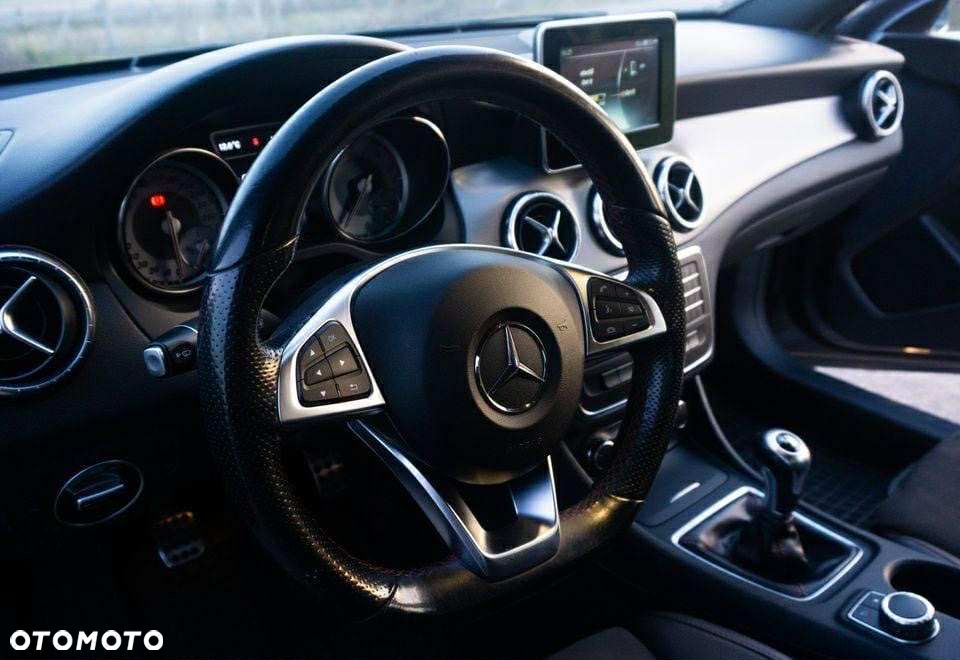 Mercedes-Benz CLA 180 d AMG Line - 14