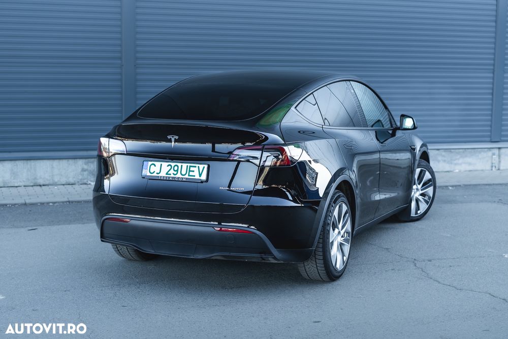 Tesla Model Y - 38