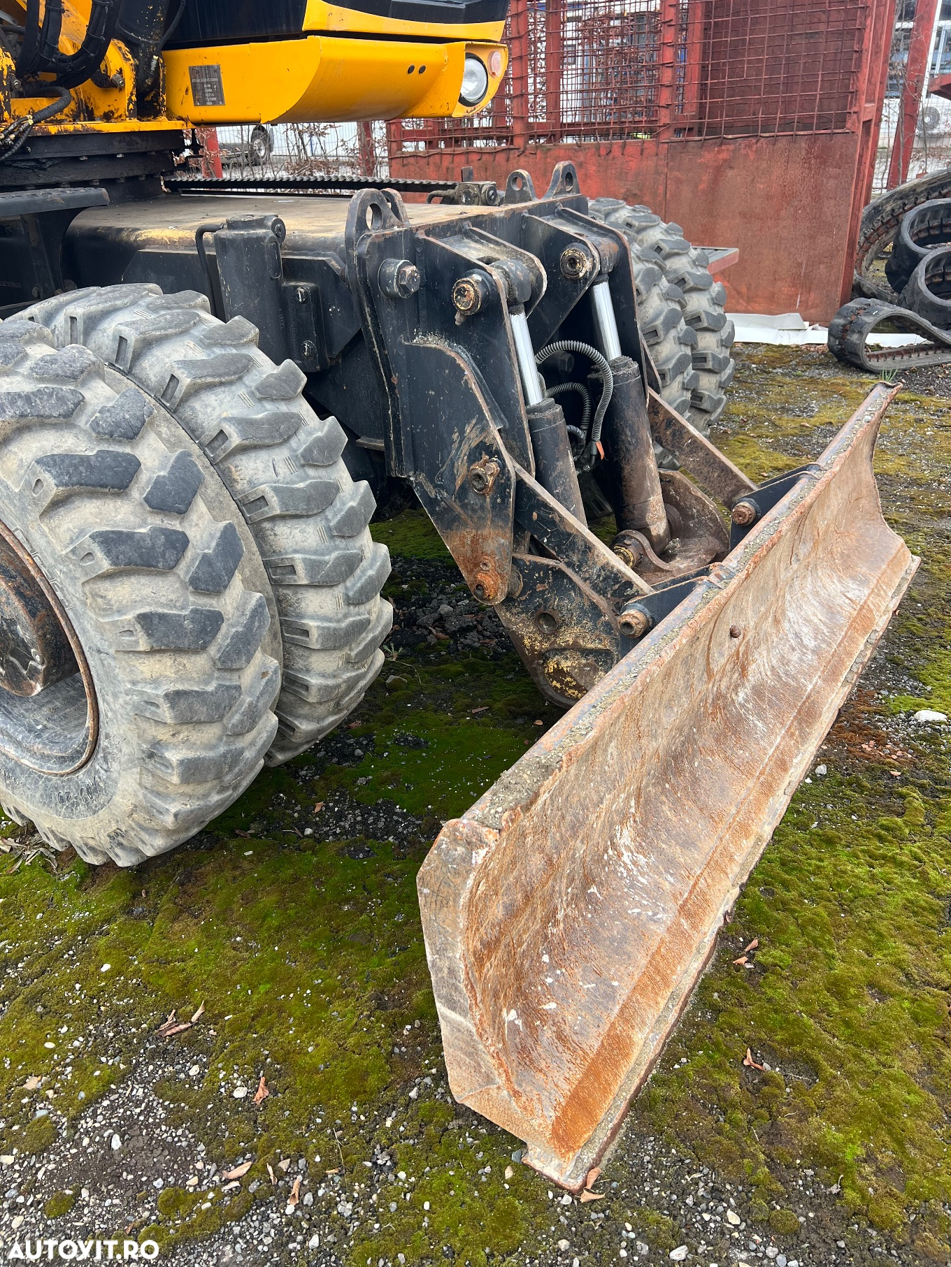 JCB JS130W - 4