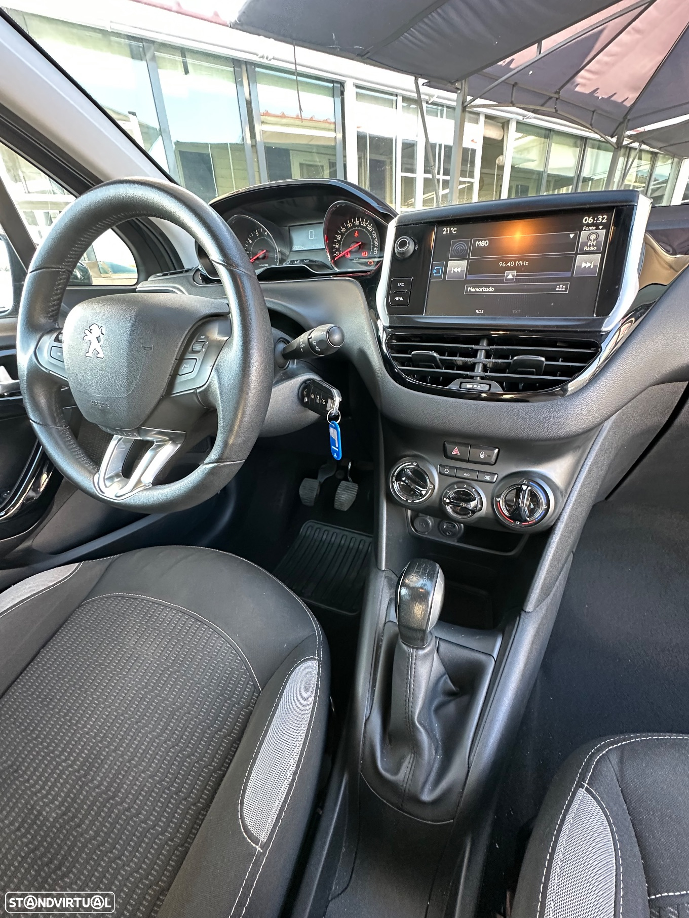 Peugeot 208 1.2 VTi SE Style - 5