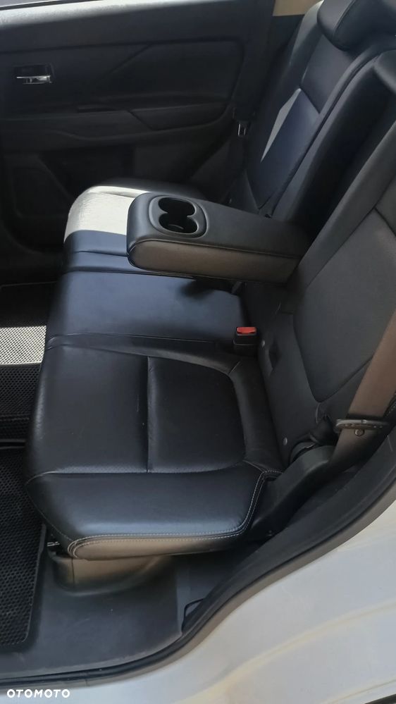 Mitsubishi Outlander 2.2 DID Instyle Navi - 11