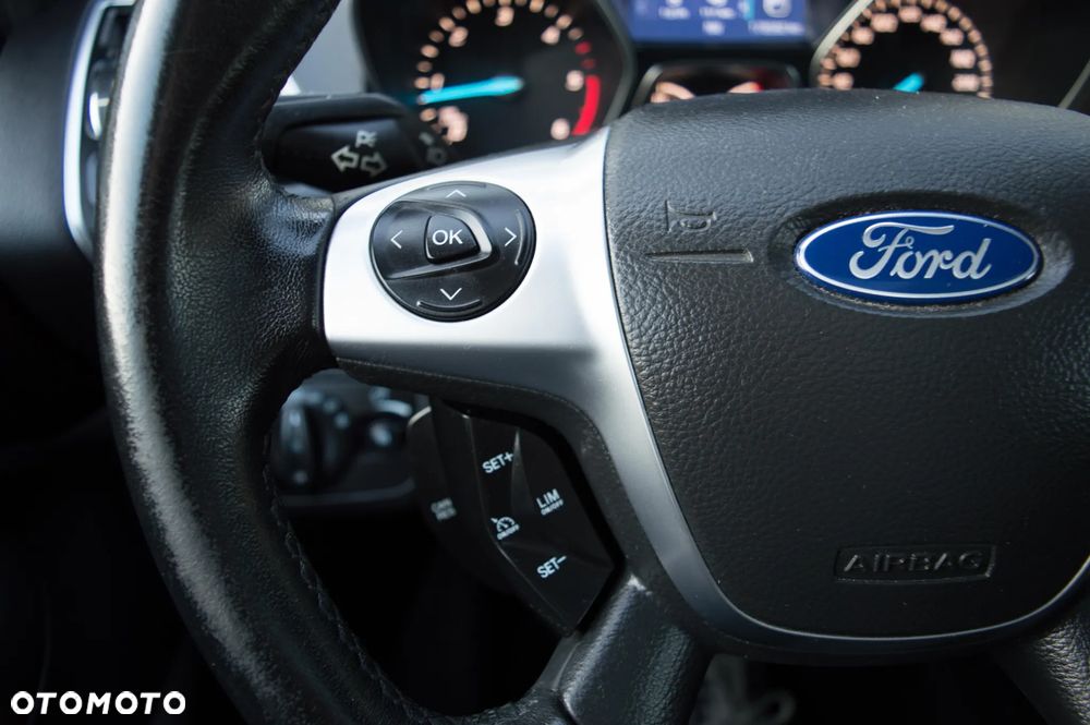 Ford Kuga 2.0 TDCi 2x4 Titanium - 23