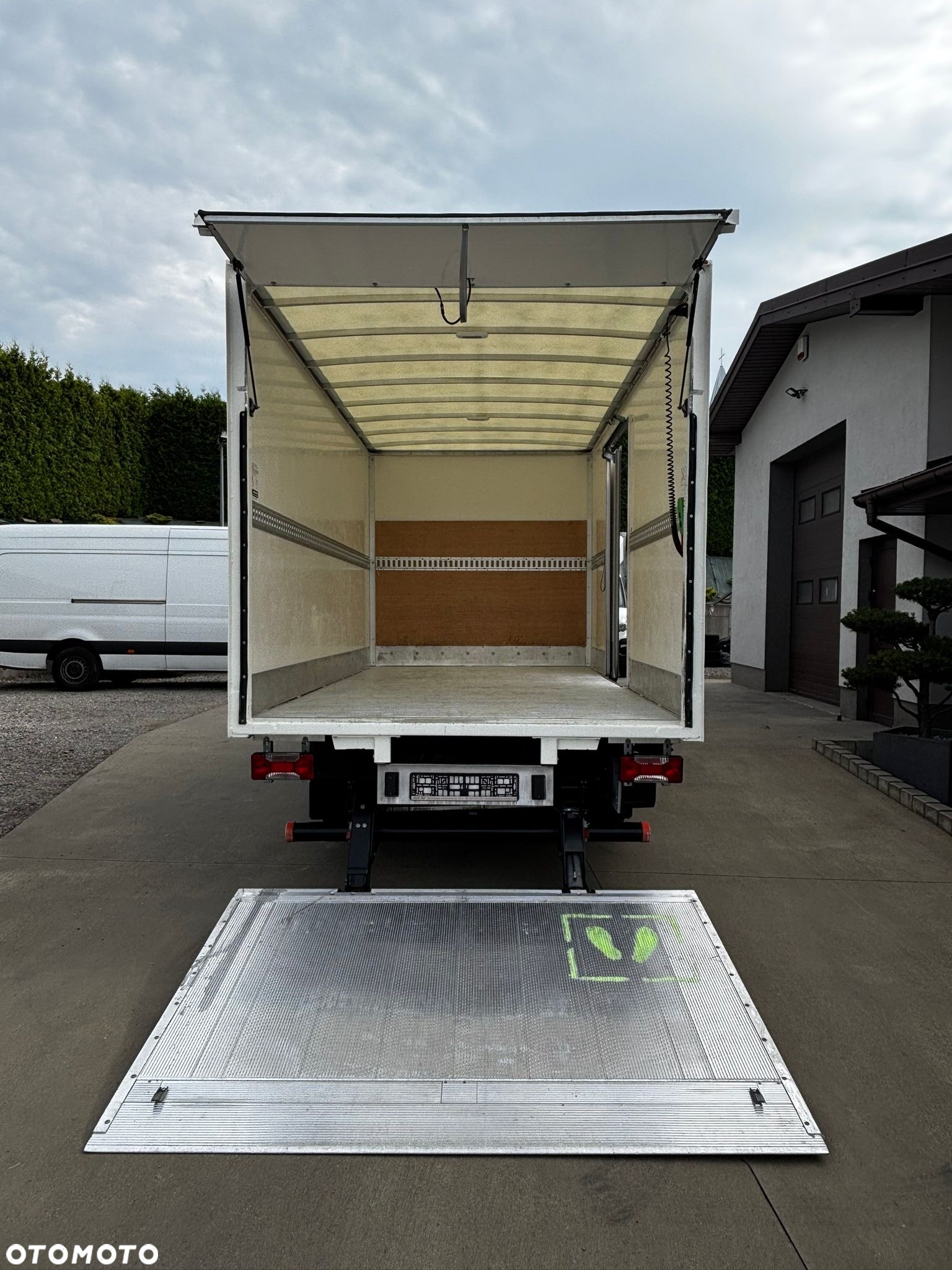 Iveco Daily 35C16 Kontener 8 Palet z windą 750 kg - 6