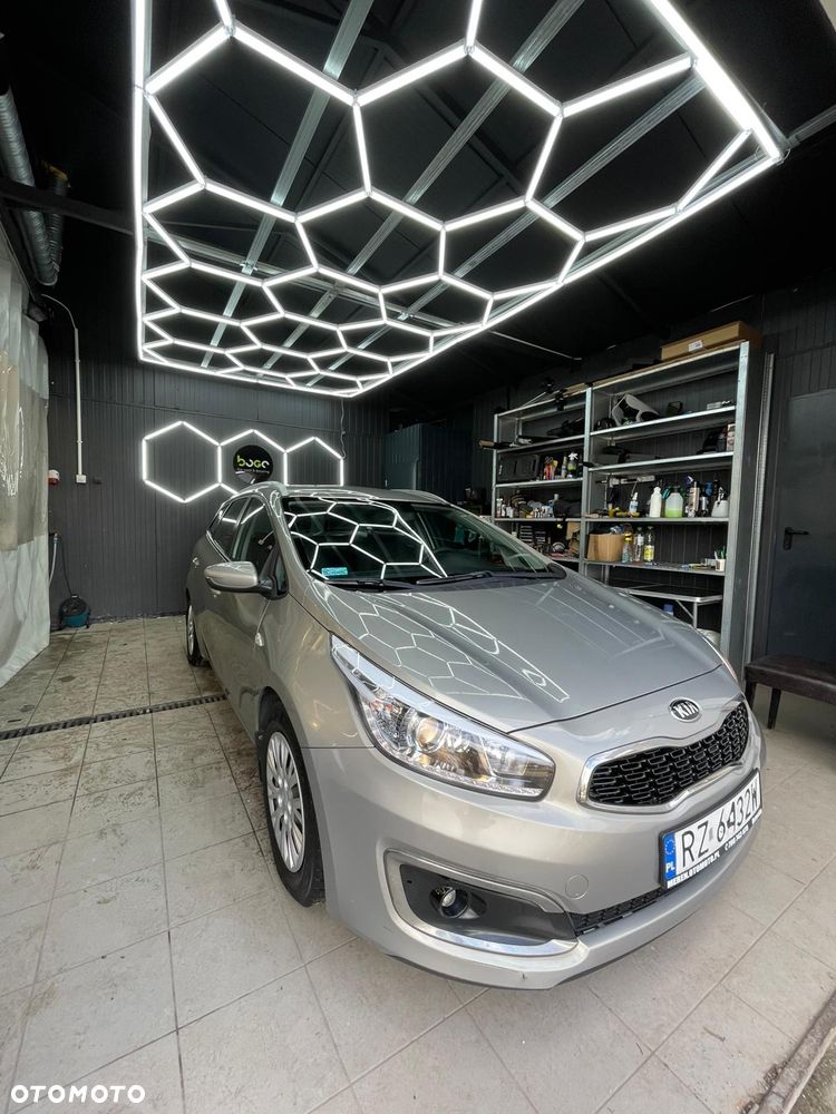 Kia Ceed 1.6 GDI ISG UEFA EURO 2016 - 18
