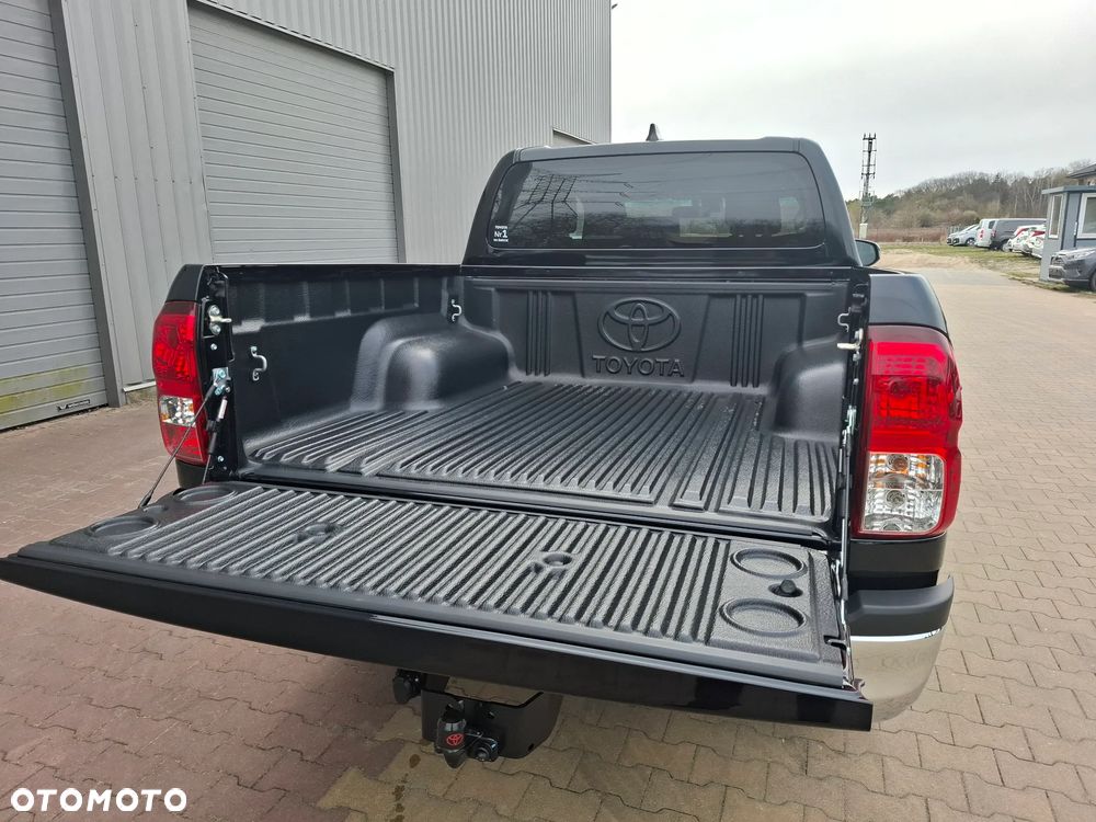 Toyota Hilux - 12