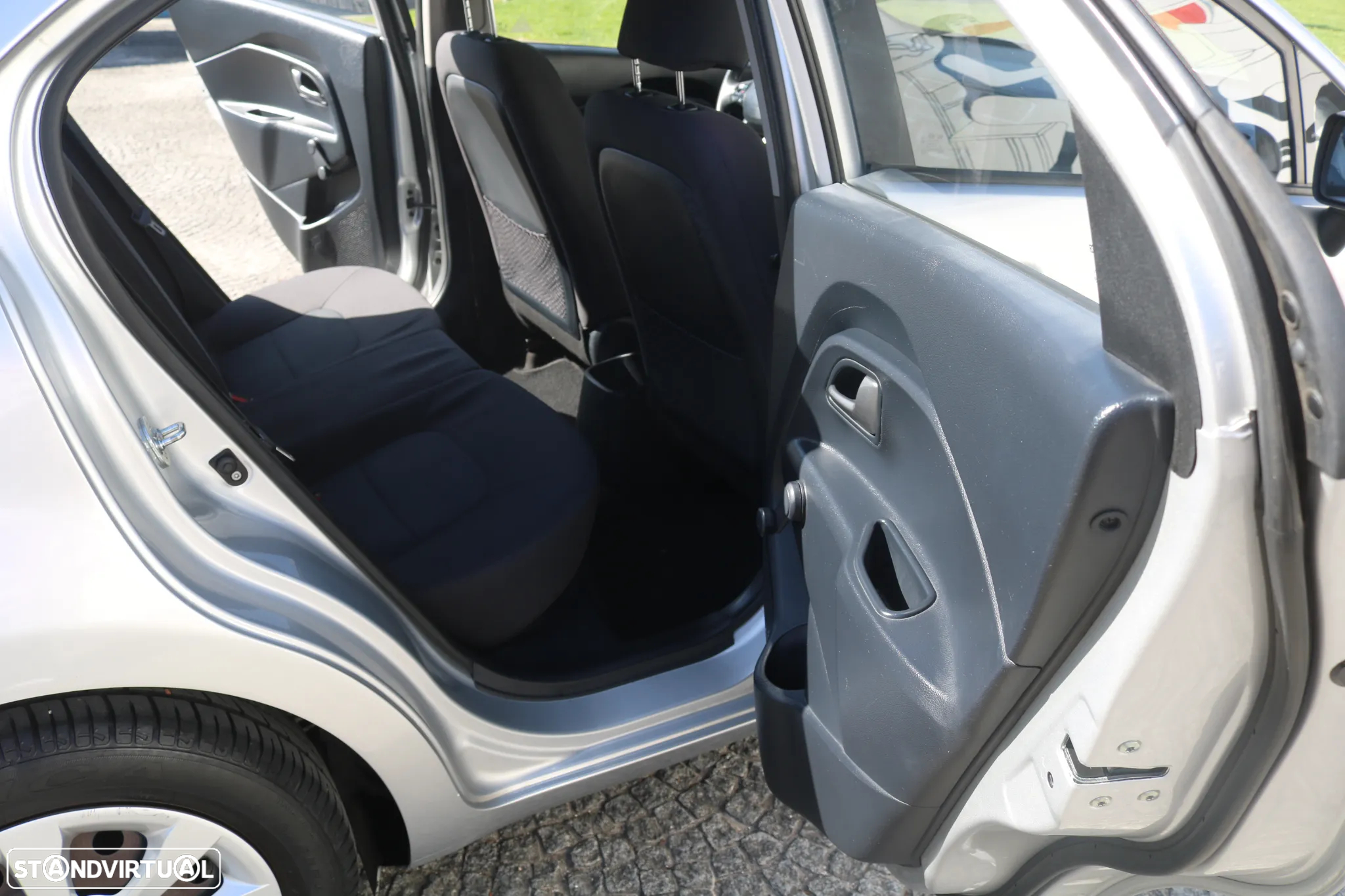 Kia Rio - 12