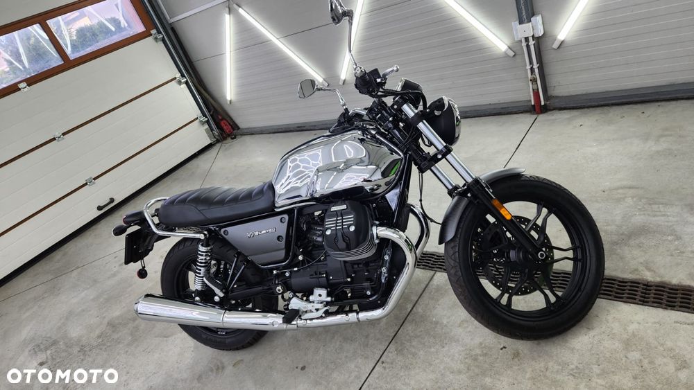 Moto Guzzi V7 - 12