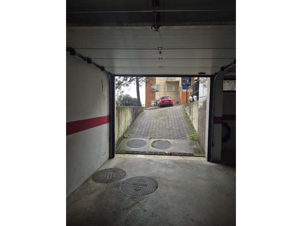 Garagem Espetacular na Tapada Das Mercês, Sintra , com carregador p... - Grande imagem: 2/12