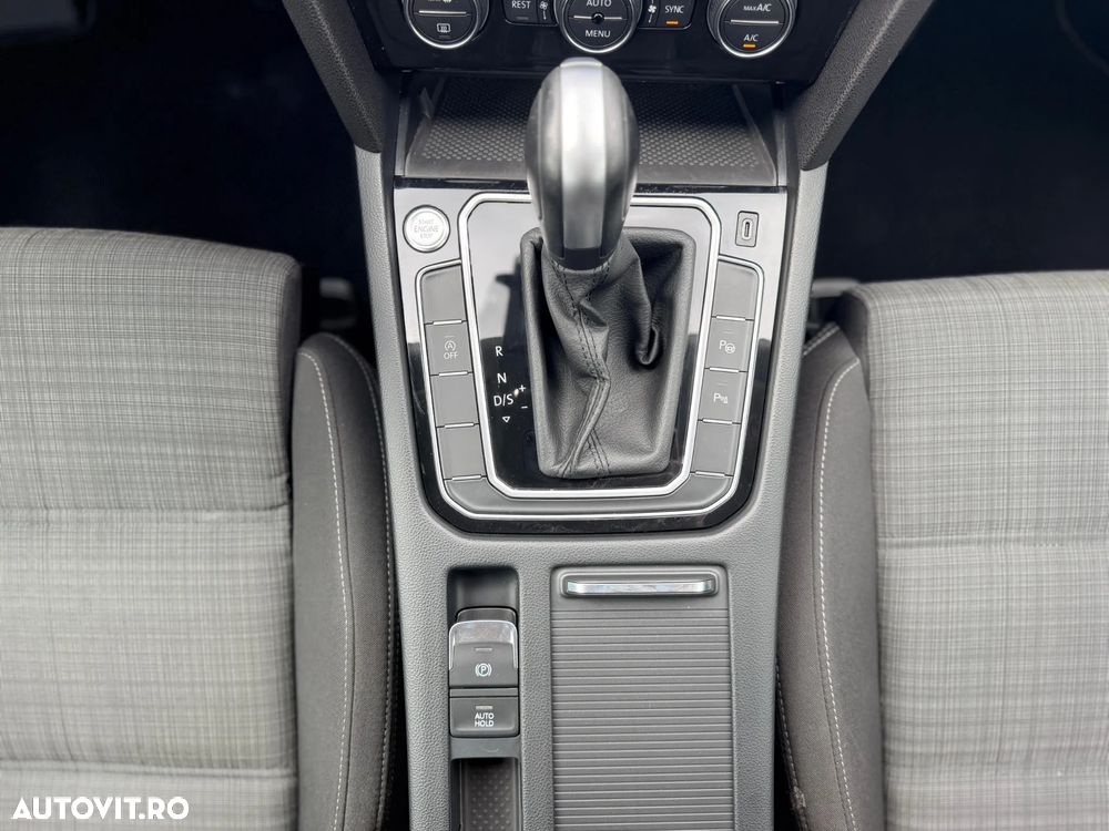 Volkswagen Passat 2.0 TDI DSG Highline - 19