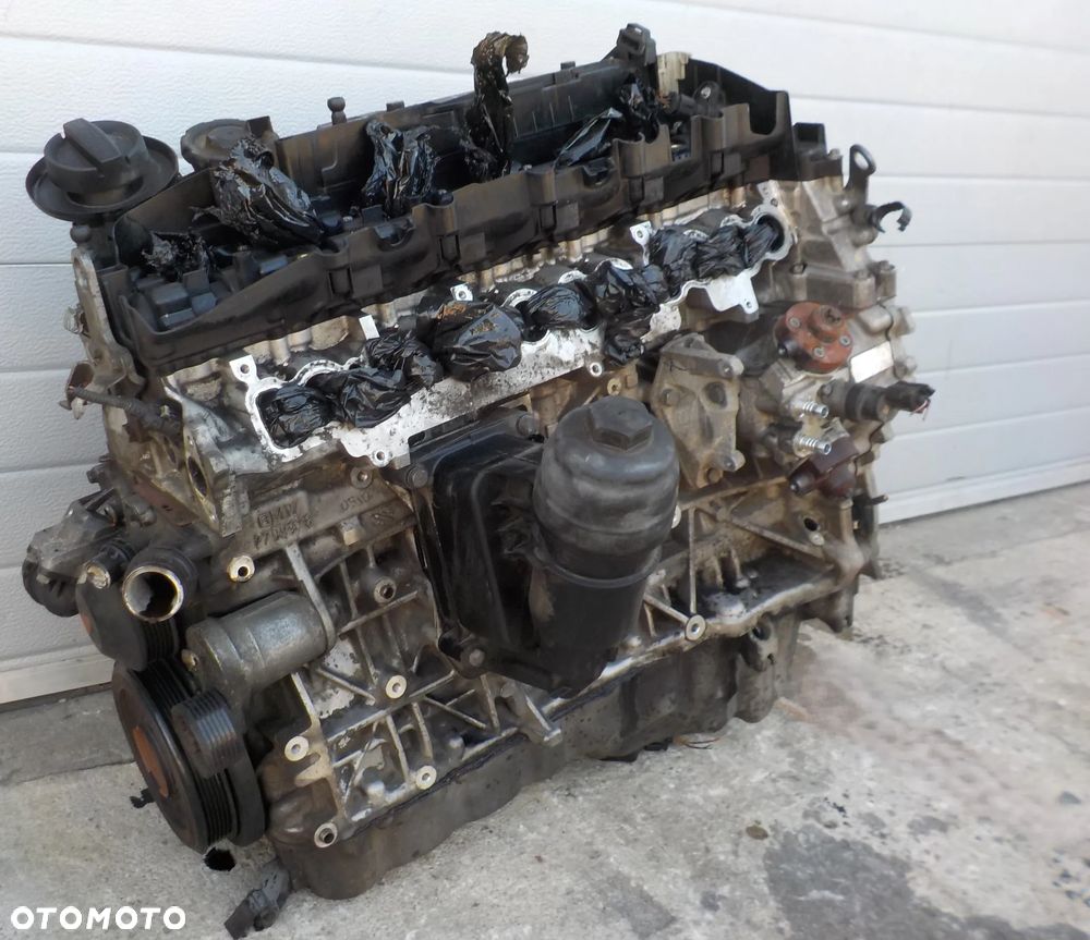 BMW SERIA 3 E90 E91 E92 E93  SILNIK SŁUPEK Z POMPĄ WTRYSKOWĄ N57D30A - 11