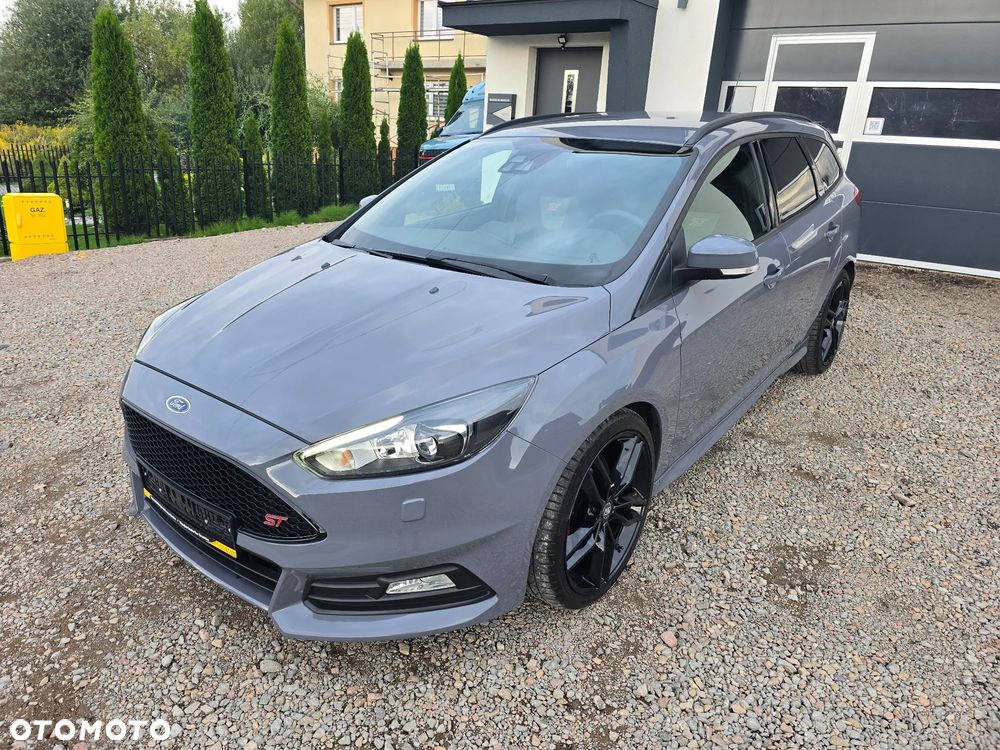 Ford Focus 2.0 EcoBoost ST mit Leder-Sport-Paket - 2