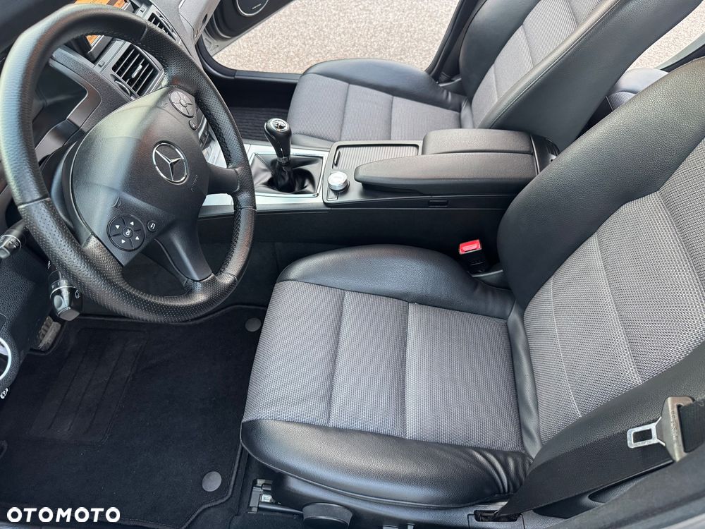 Mercedes-Benz Klasa C 200 CGI BlueEff Avantgarde - 18