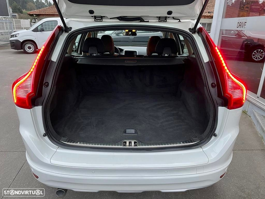 Volvo XC 60 D4 Momentum - 11
