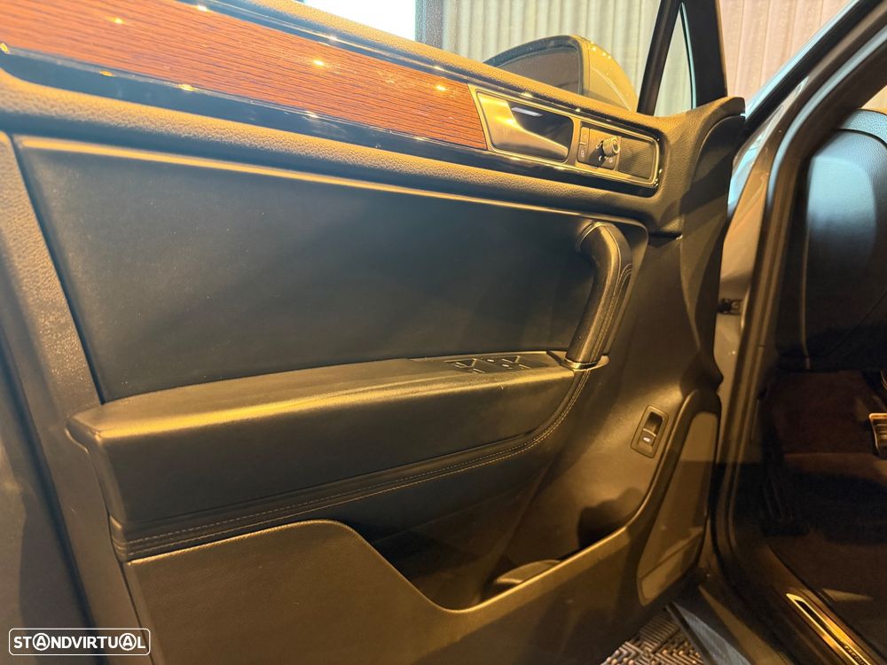 VW Touareg 3.0 TDI V6 Executive Edition - 19