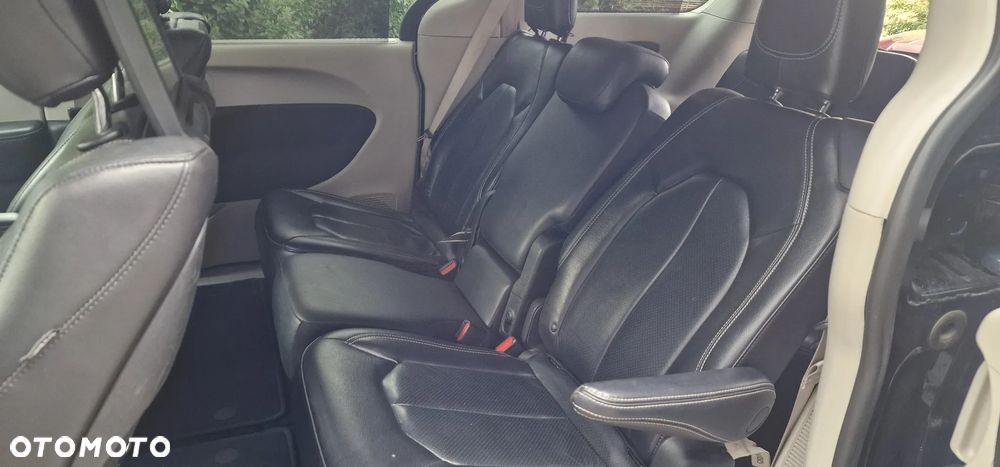 Chrysler Pacifica - 31