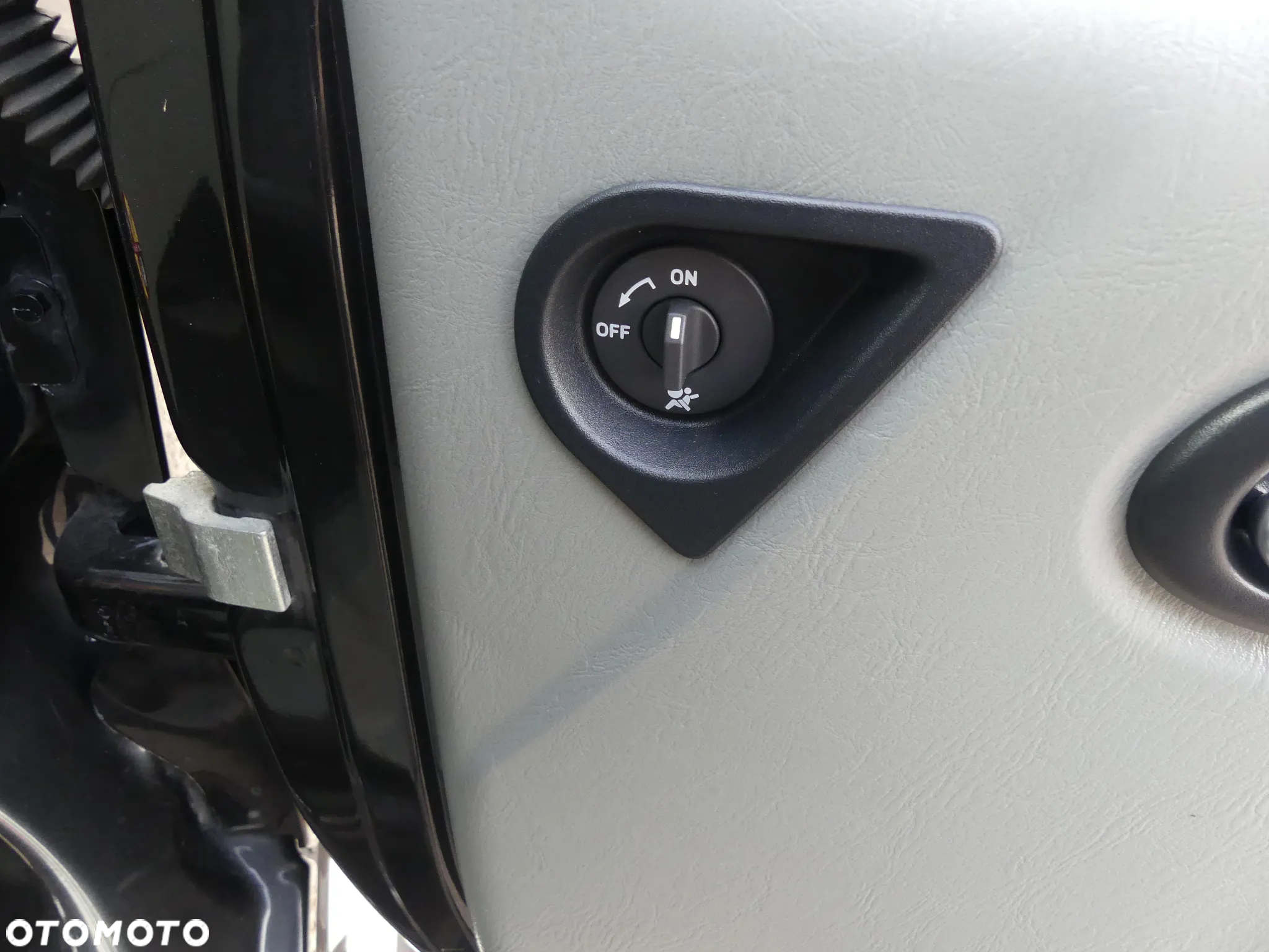 Renault Trafic 2.0 dCi 115 FAP Grand Passenger Black Edition - 13