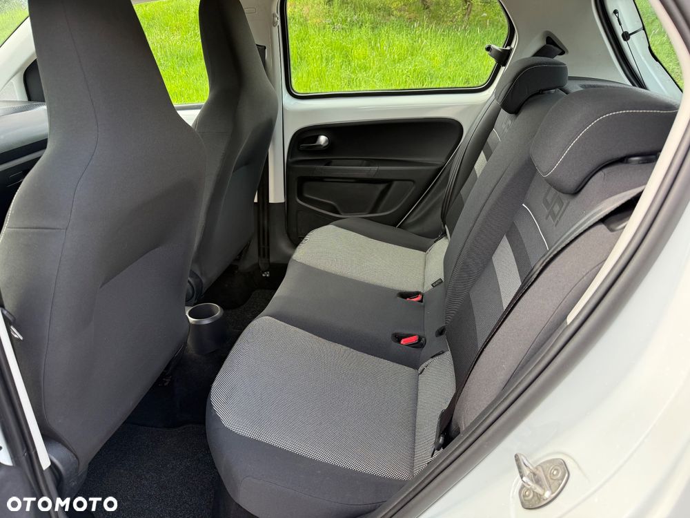 Volkswagen up! Active - 13