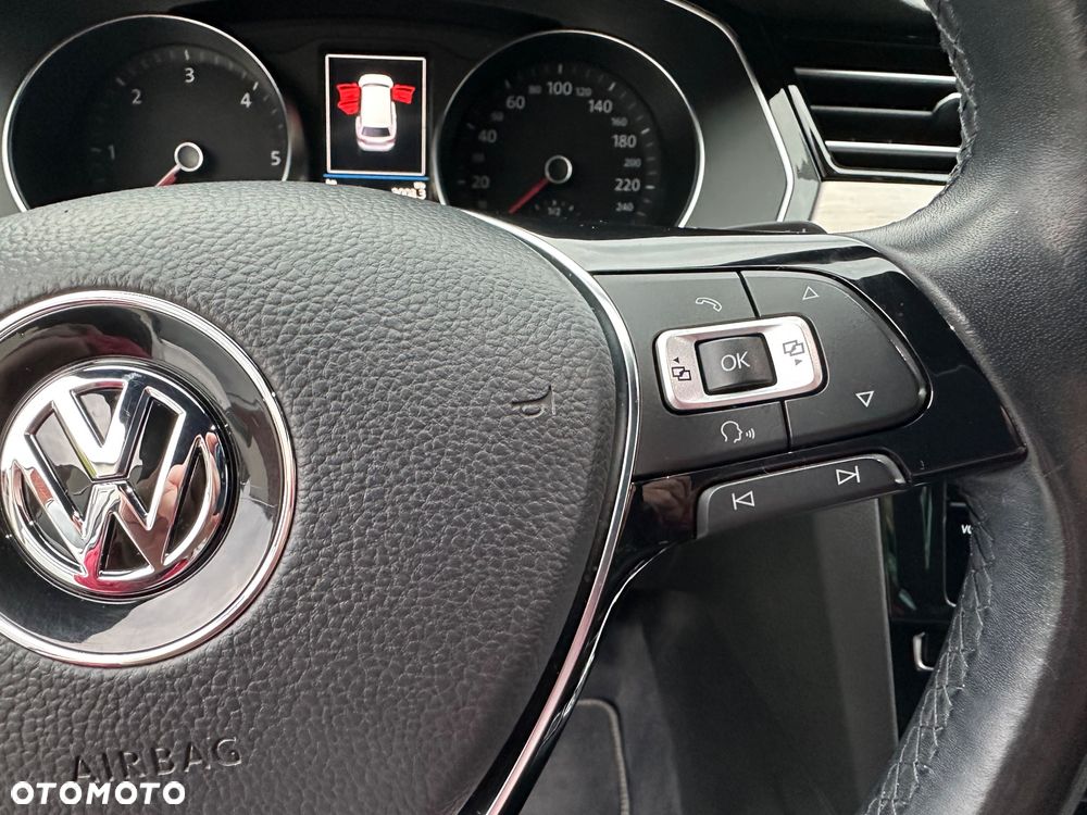 Volkswagen Passat - 16
