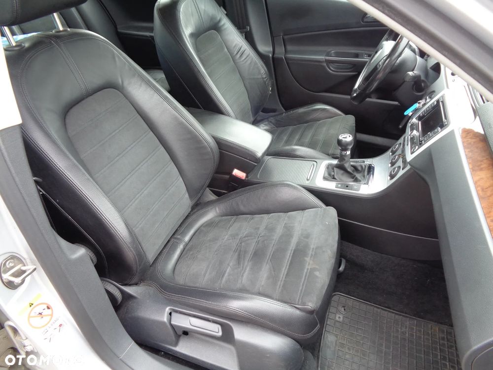 Volkswagen Passat 2.0 TDI DPF Highline - 16