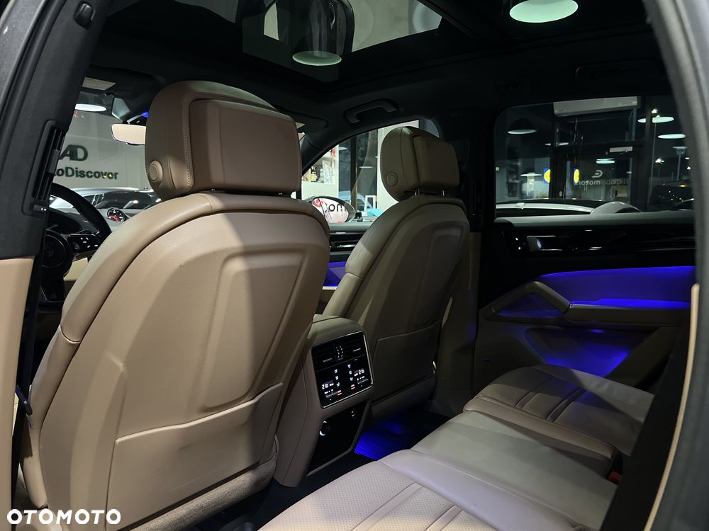 Porsche Cayenne Platinum Edition - 32