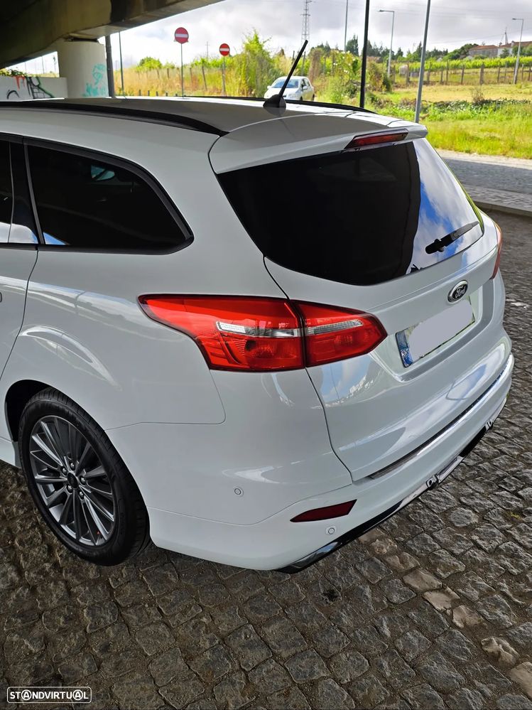 Ford Focus 1.0 EcoBoost S&S ST-LINE - 13