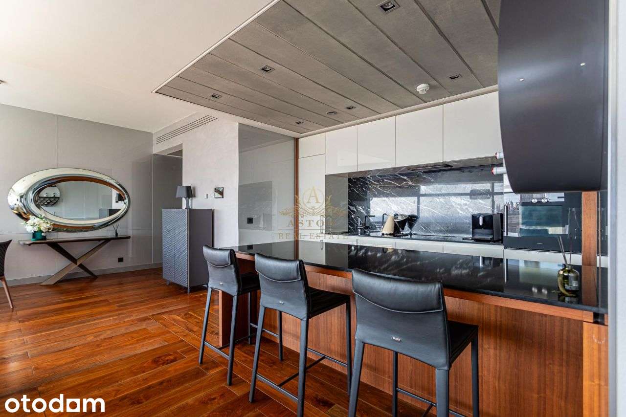 Exquisite apartment on Złota 44