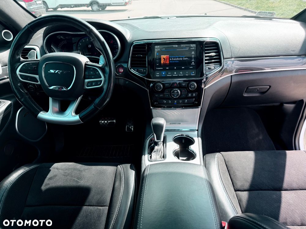 Jeep Grand Cherokee - 23