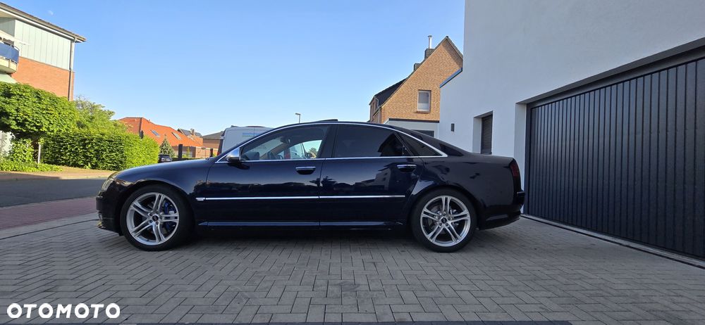 Audi A8 4.2 Quattro - 3