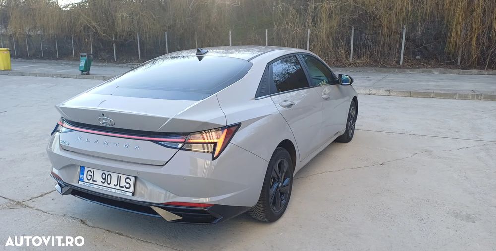 Hyundai Elantra 1.6 l 123 CP 6MT Highway - 1