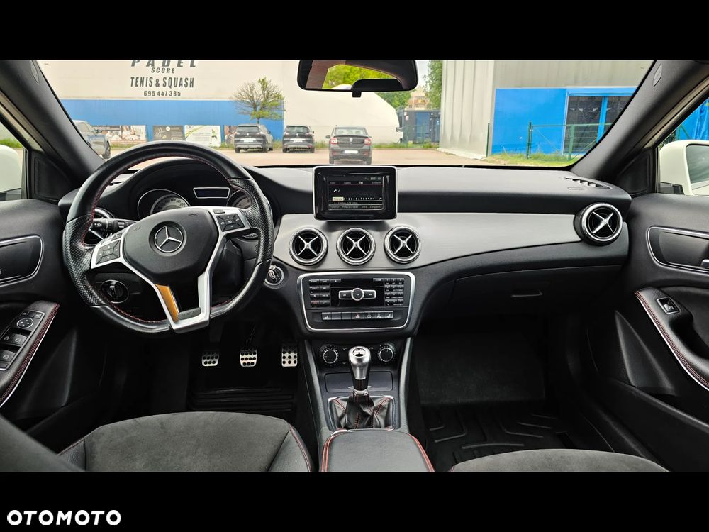 Mercedes-Benz GLA - 9