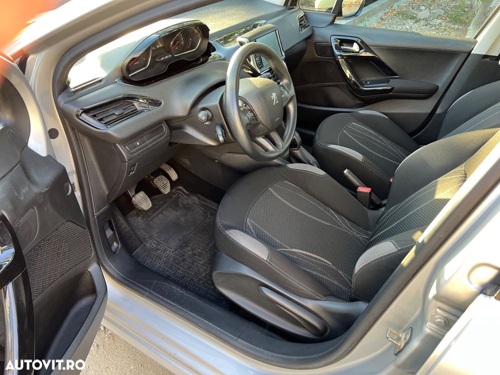 Peugeot 208 - 5