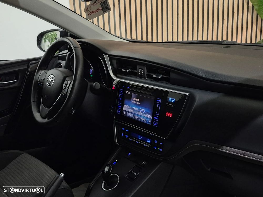 Toyota Auris Touring Sports 1.8 HSD Comfort +P.Techno+P.Sport - 26