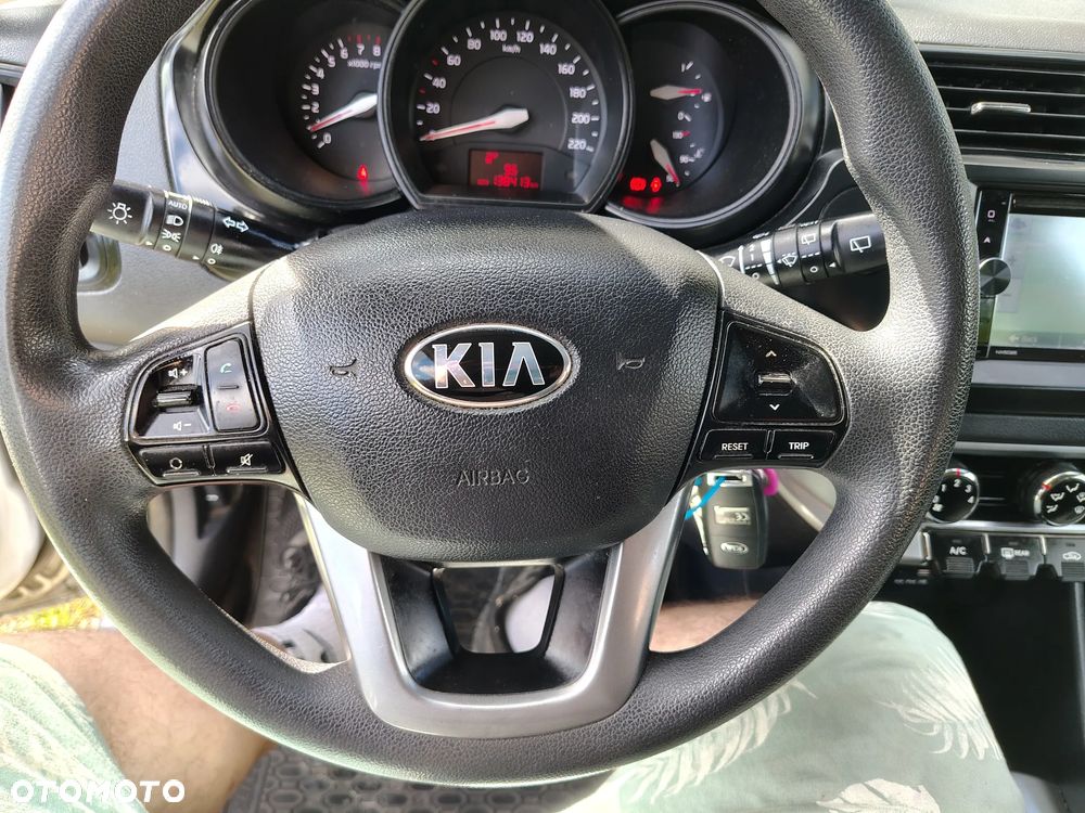 Kia Rio - 17