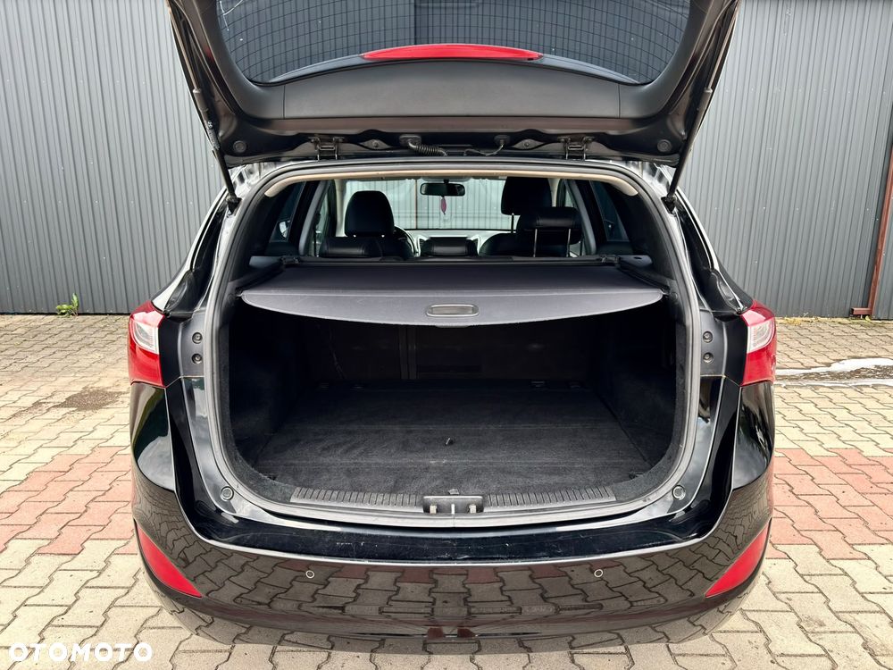 Hyundai i30 1.6 CRDi Fifa World Cup Edition - 22