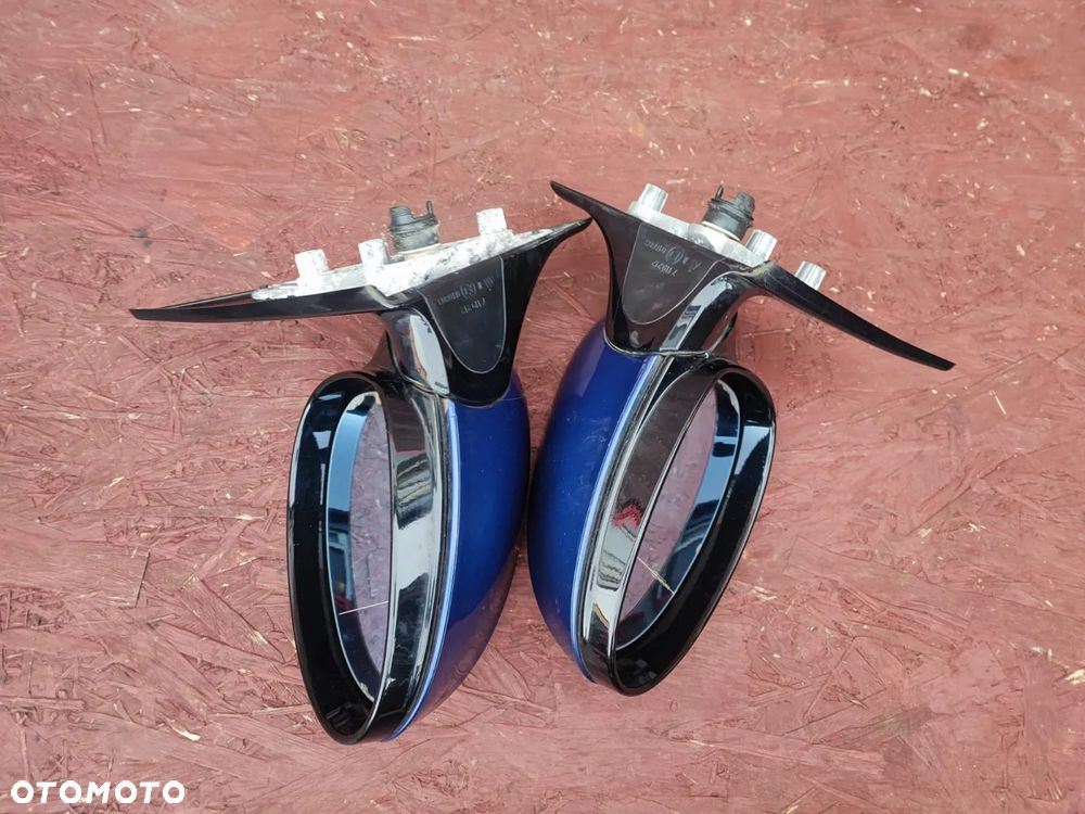 BMW E92 / E93. ORYGINALNE LUSTERKA M-PAKIET LEWE / PRAWE Z WERSJI SCHADOW-LINE, KOL. LE MANS BLAU METALIC 381. O NR: 7 176 168 / 7 176 167 OEM. W DOBRYM STANIE. WERSJA UK - 20