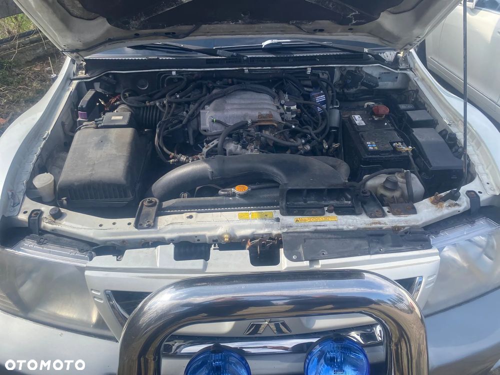 Mitsubishi Montero 3.8 Limited - 15