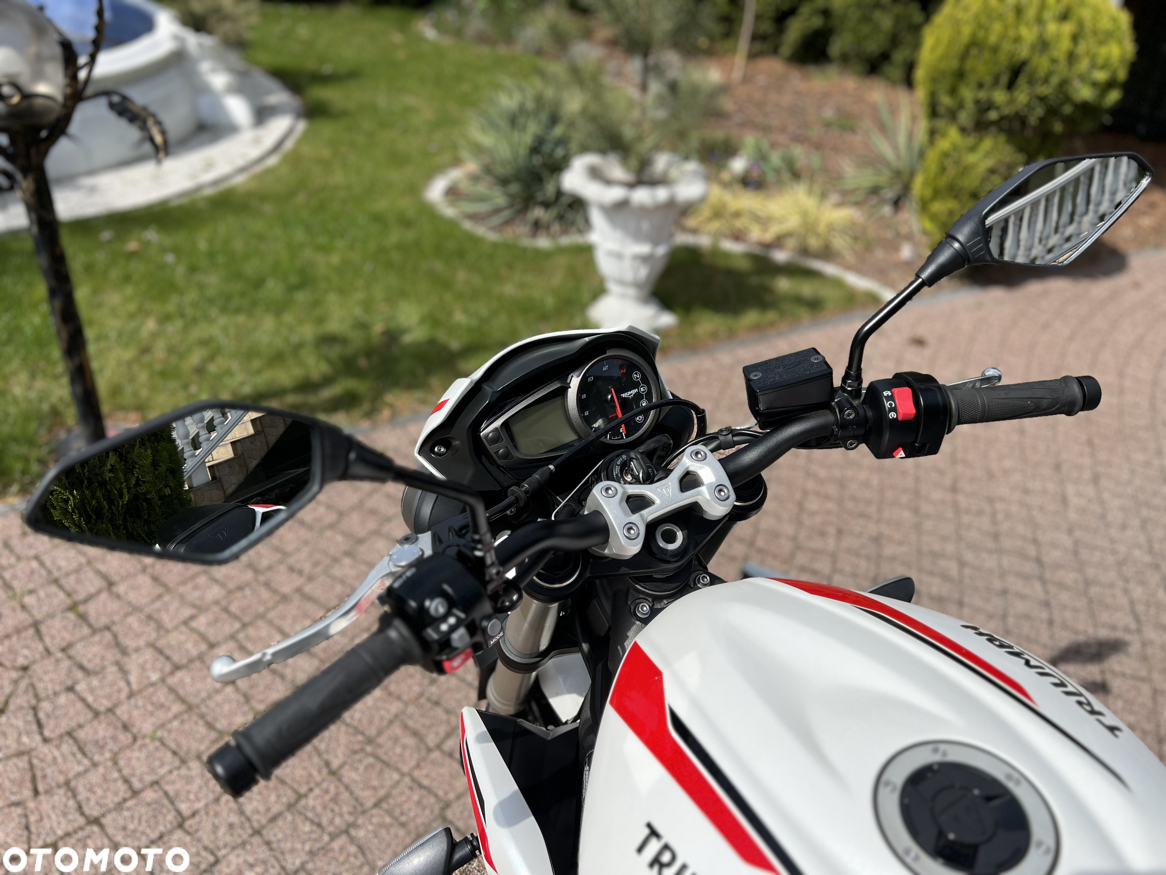 Triumph Street Triple - 35