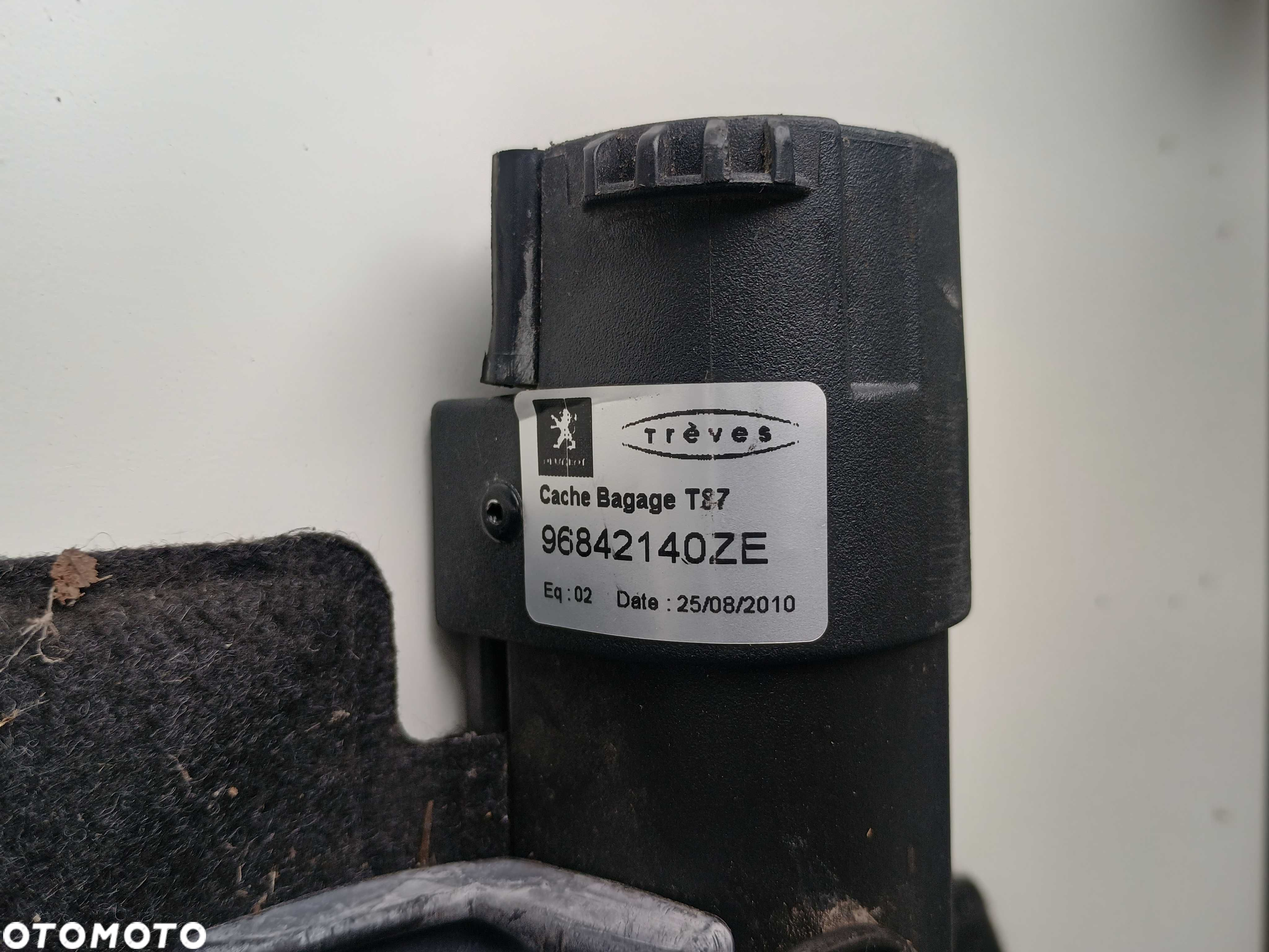 Roleta bagażnika Peugeot 5008 I  używana sprawna. - 3