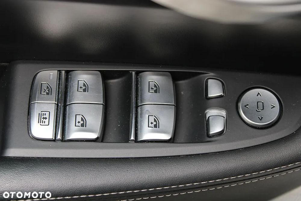 BMW Seria 7 750Li xDrive sport - 33