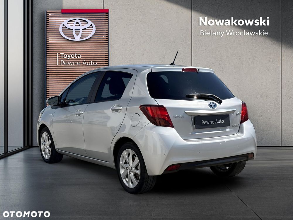 Toyota Yaris Hybrid 100 Premium - 2