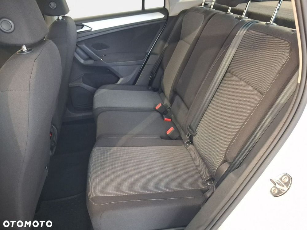Volkswagen Tiguan - 16