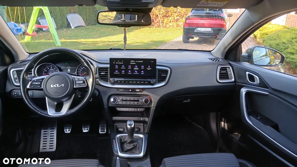 Kia Ceed - 11