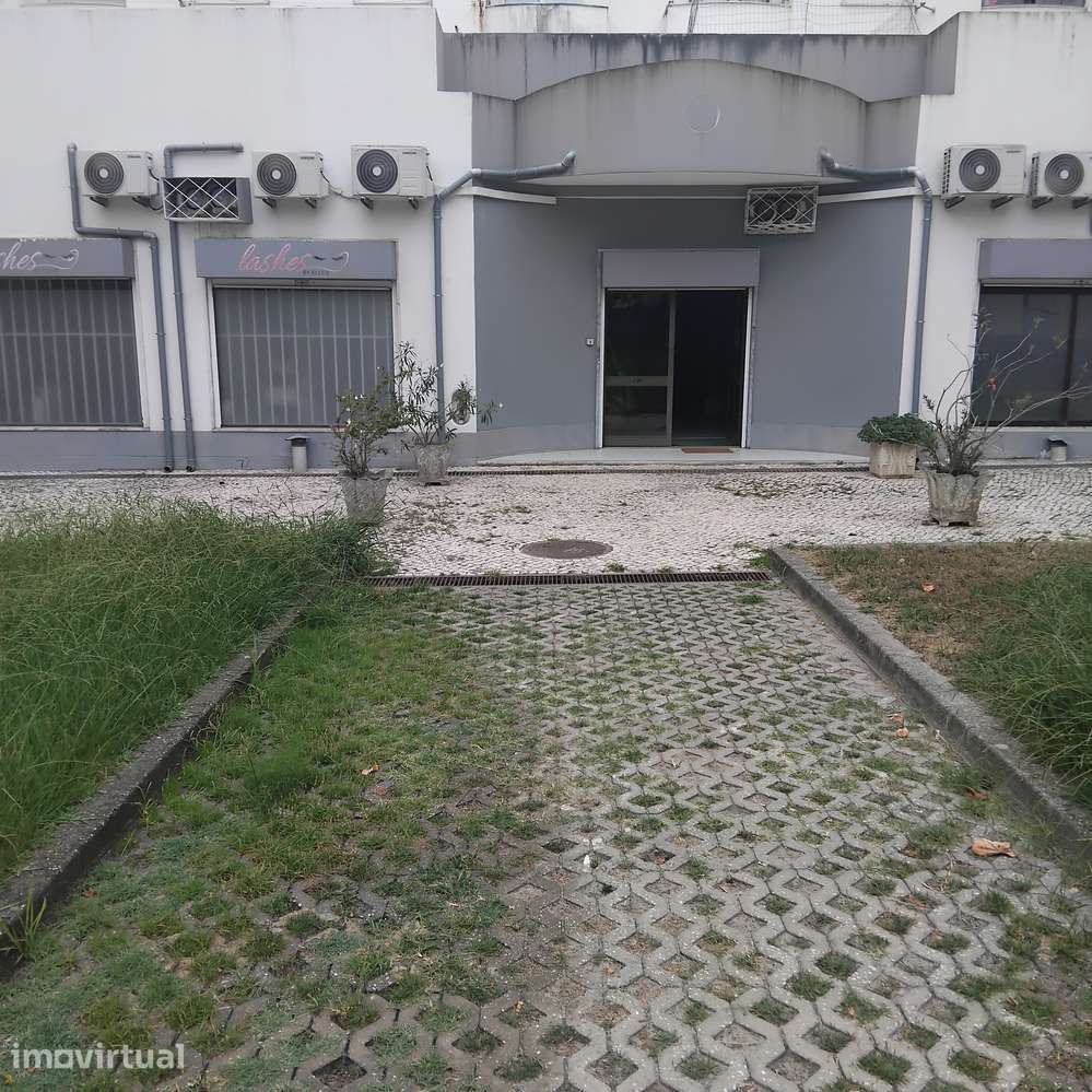6 Lojas em C. Comercial  - junto à Estação e Jardim - Pinhal Novo - Grande imagem: 2/10