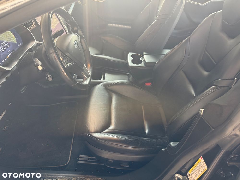Tesla Model S - 5