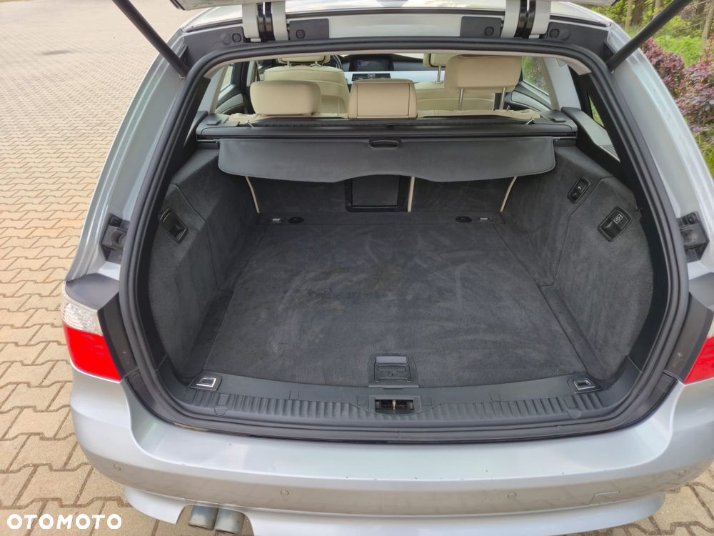 BMW Seria 5 525d xDrive - 14